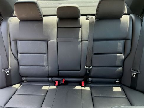 Used 2014 Mercedes-Benz E 350 4MATIC Sedan image 12