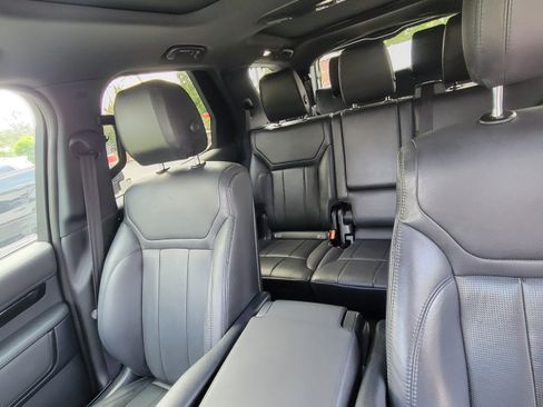 Used 2019 Land Rover Discovery SE image 22