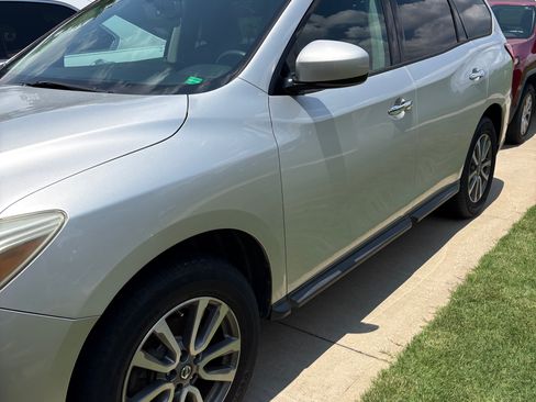 Used 2013 Nissan Pathfinder S FWD image 4