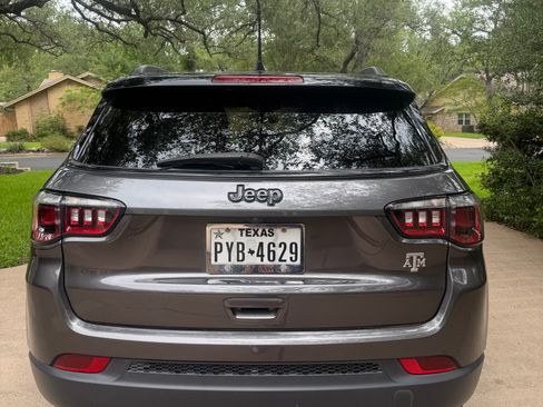 Used 2021 Jeep Compass Latitude FWD image 19