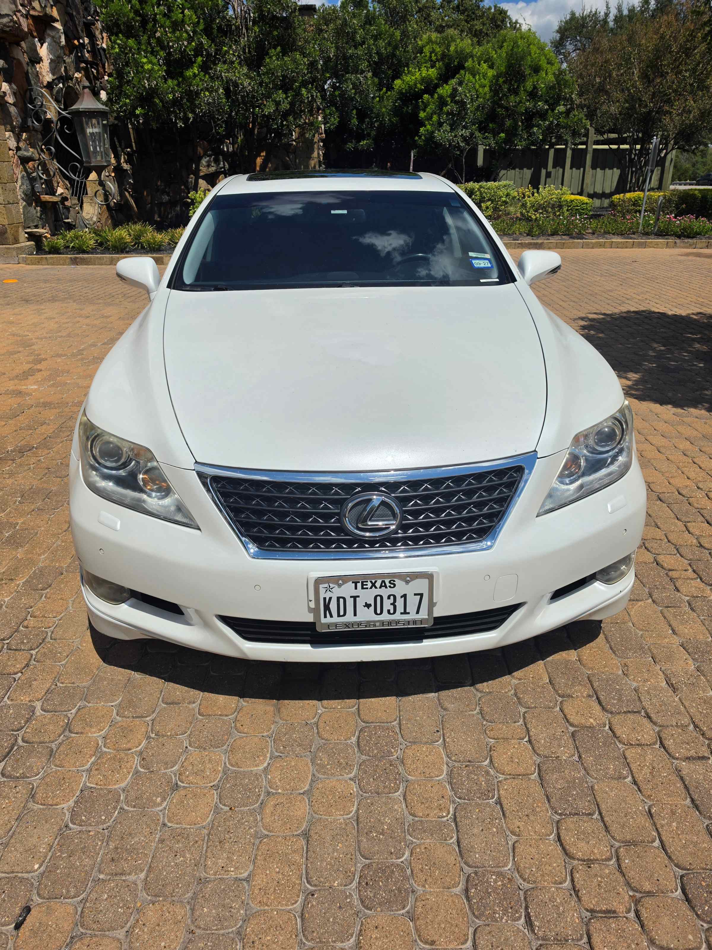 Used 2010 Lexus LS 460 w/ Sport Pkg RWD image 2