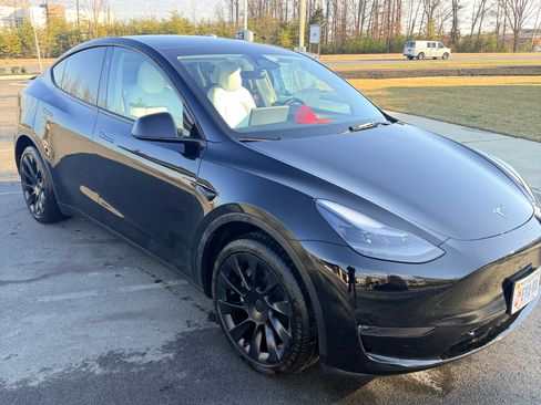 Used 2024 Tesla Model Y Long Range image 5