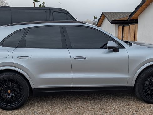Used 2019 Porsche Cayenne S image 5