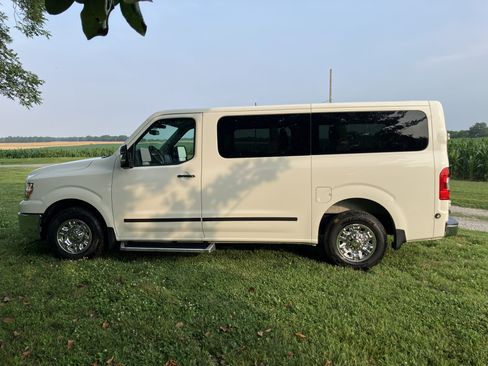 Used 2018 Nissan NV 3500 SL image 16