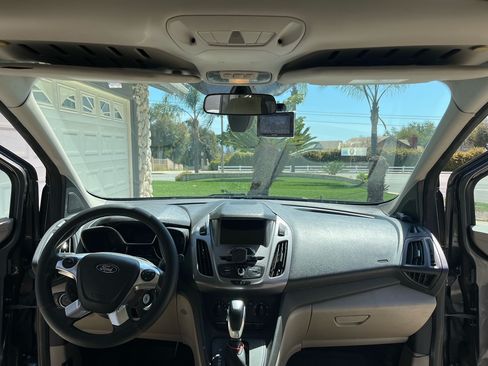 Used 2015 Ford Transit Connect XLT image 8