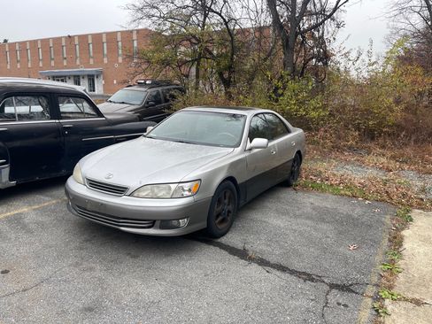Used 2001 Lexus ES 330 image 1