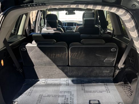 Used 2015 Mercedes-Benz GL 550 4MATIC image 24