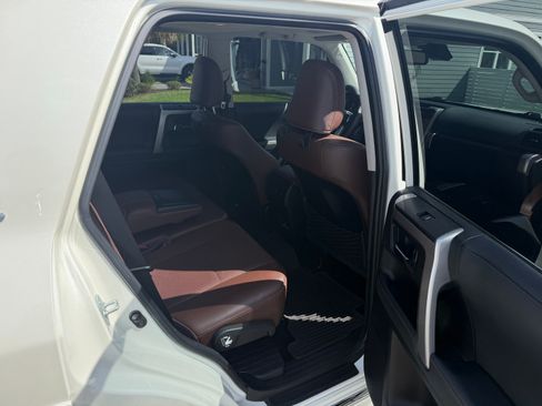 Used 2021 Toyota 4Runner Limited AWD/4WD image 11