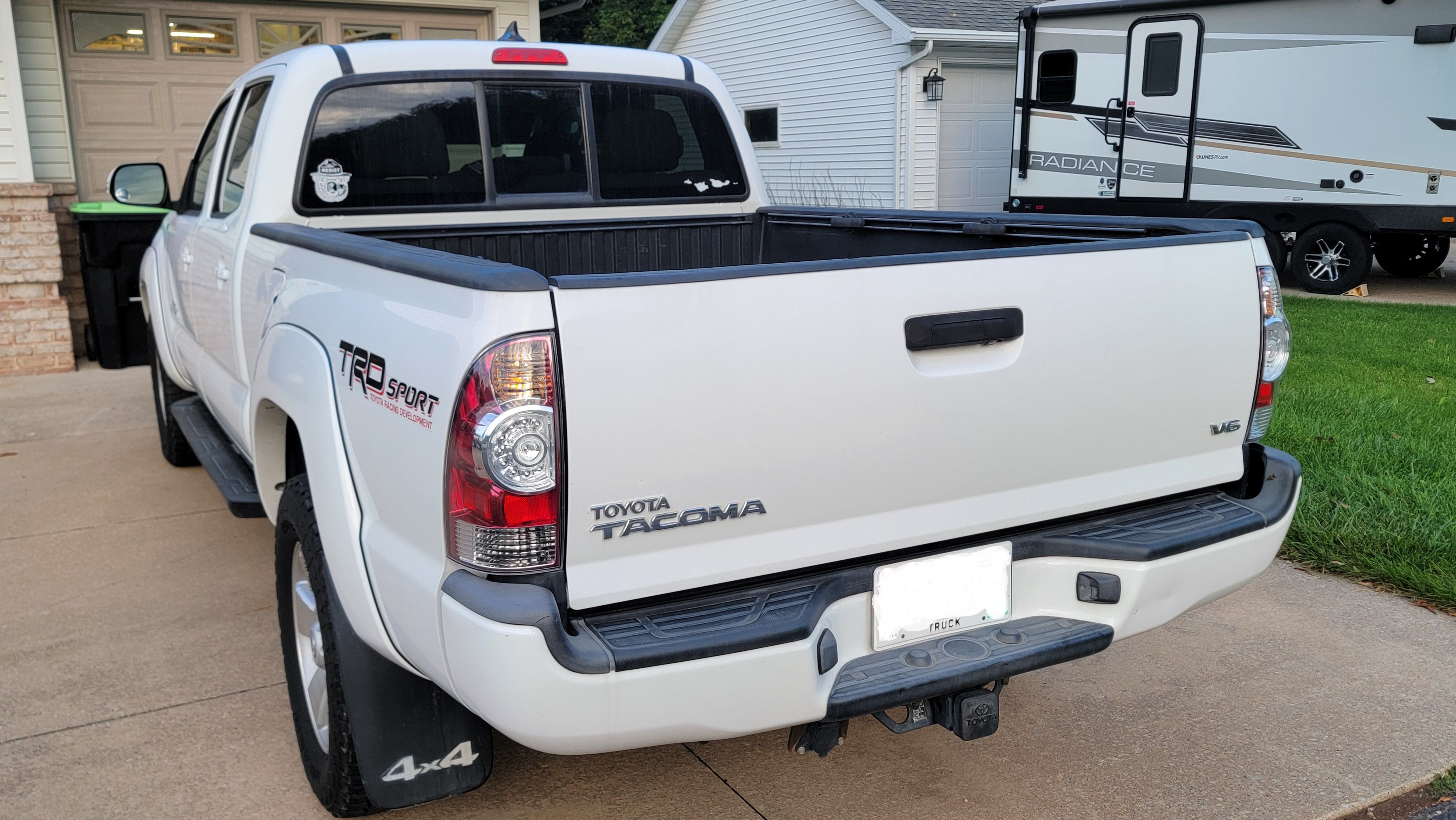 Used 2014 Toyota Tacoma 4x4 Double Cab w/ TRD Sport Package image 4