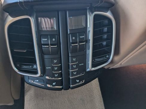 Used 2011 Porsche Cayenne Turbo image 20