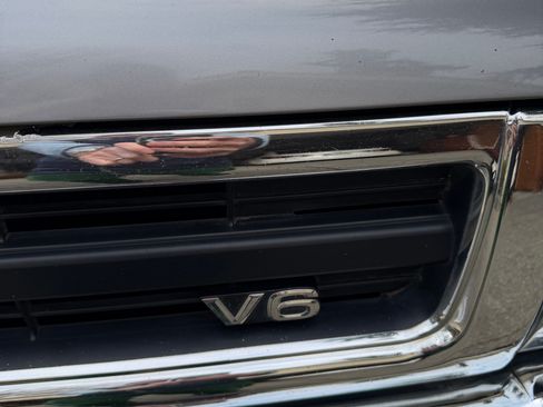 Used 1993 Toyota Pickup Deluxe image 6