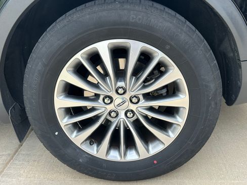 Used 2018 Lincoln MKX Select w/ Select Plus Package AWD/4WD image 14