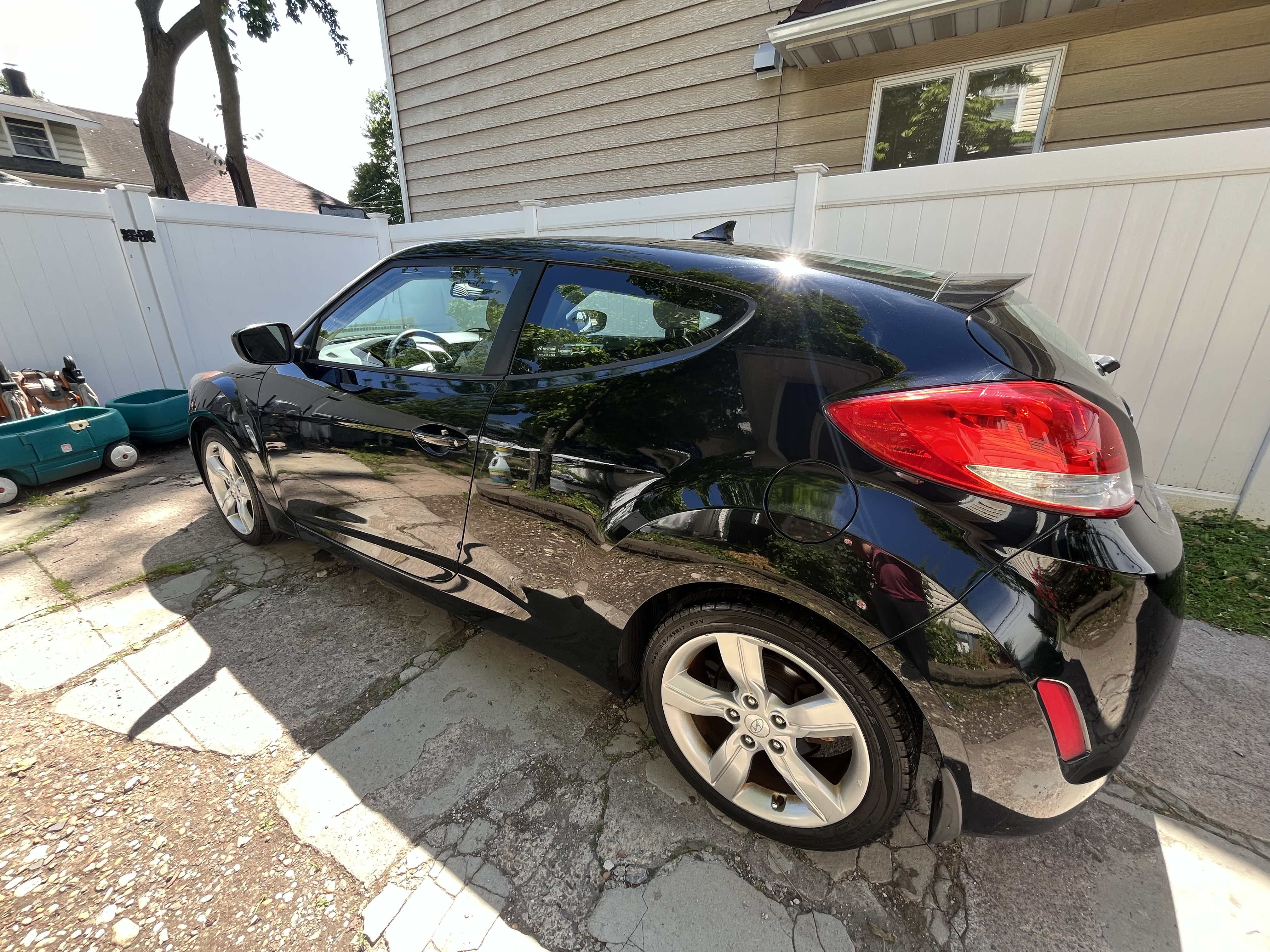 Used 2013 Hyundai Veloster FWD image 8