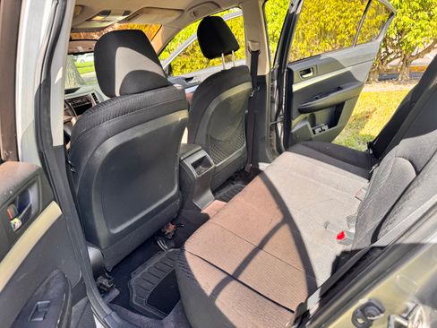 Used 2010 Subaru Legacy 2.5i image 13