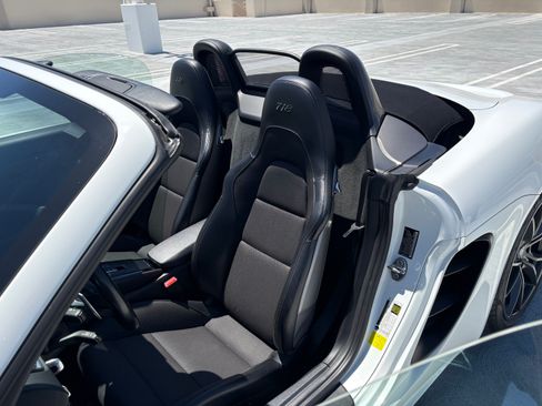 Used 2021 Porsche 718 Boxster RWD image 10