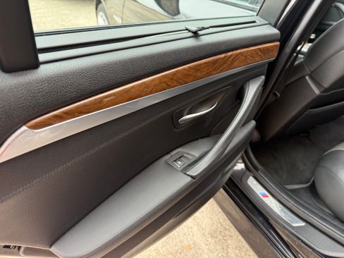 Used 2012 BMW 550i Sedan image 11