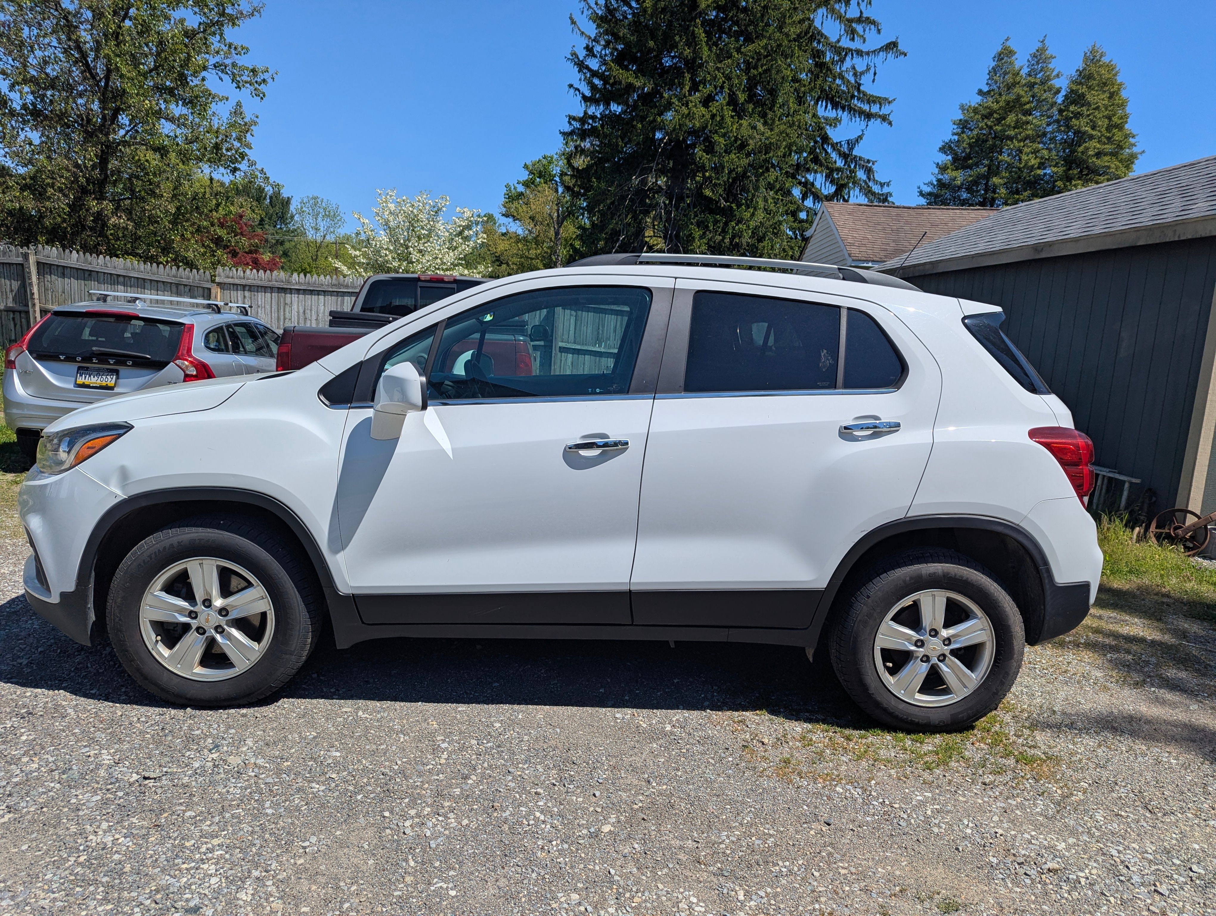 Used 2017 Chevrolet Trax LT w/ LT Convenience Package AWD/4WD image 1