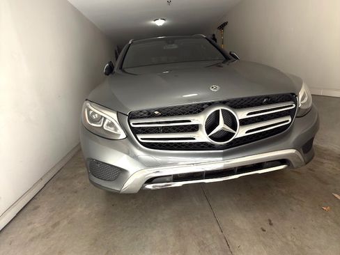 Used 2018 Mercedes-Benz GLC 300 4MATIC image 9