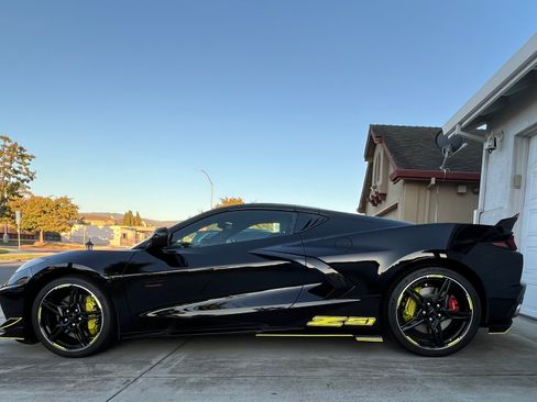 Used 2023 Chevrolet Corvette Stingray Coupe w/ Z51 Performance Package image 2