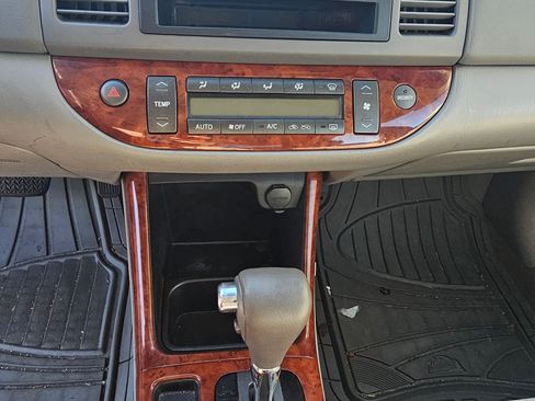 Used 2002 Toyota Camry XLE image 14