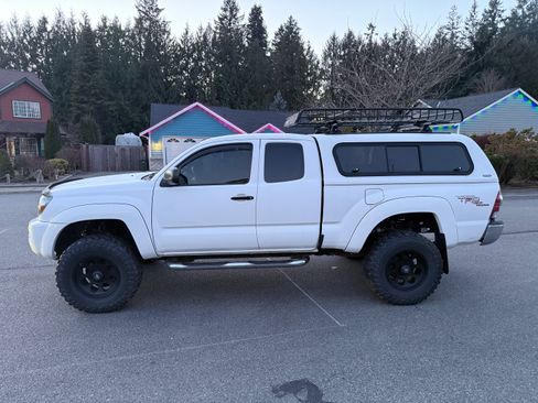 Used 2011 Toyota Tacoma 4x4 Access Cab V6 image 1