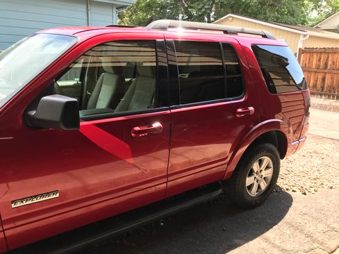 Used 2007 Ford Explorer XLT image 1