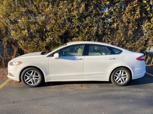 Used 2016 Ford Fusion SE image 8