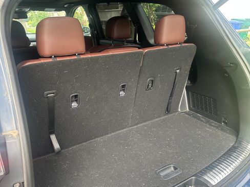 Used 2024 Kia Telluride EX w/ EX Captain's Chair Package FWD image 13
