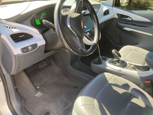 Used 2020 Chevrolet Bolt Premier w/ Infotainment Package image 4