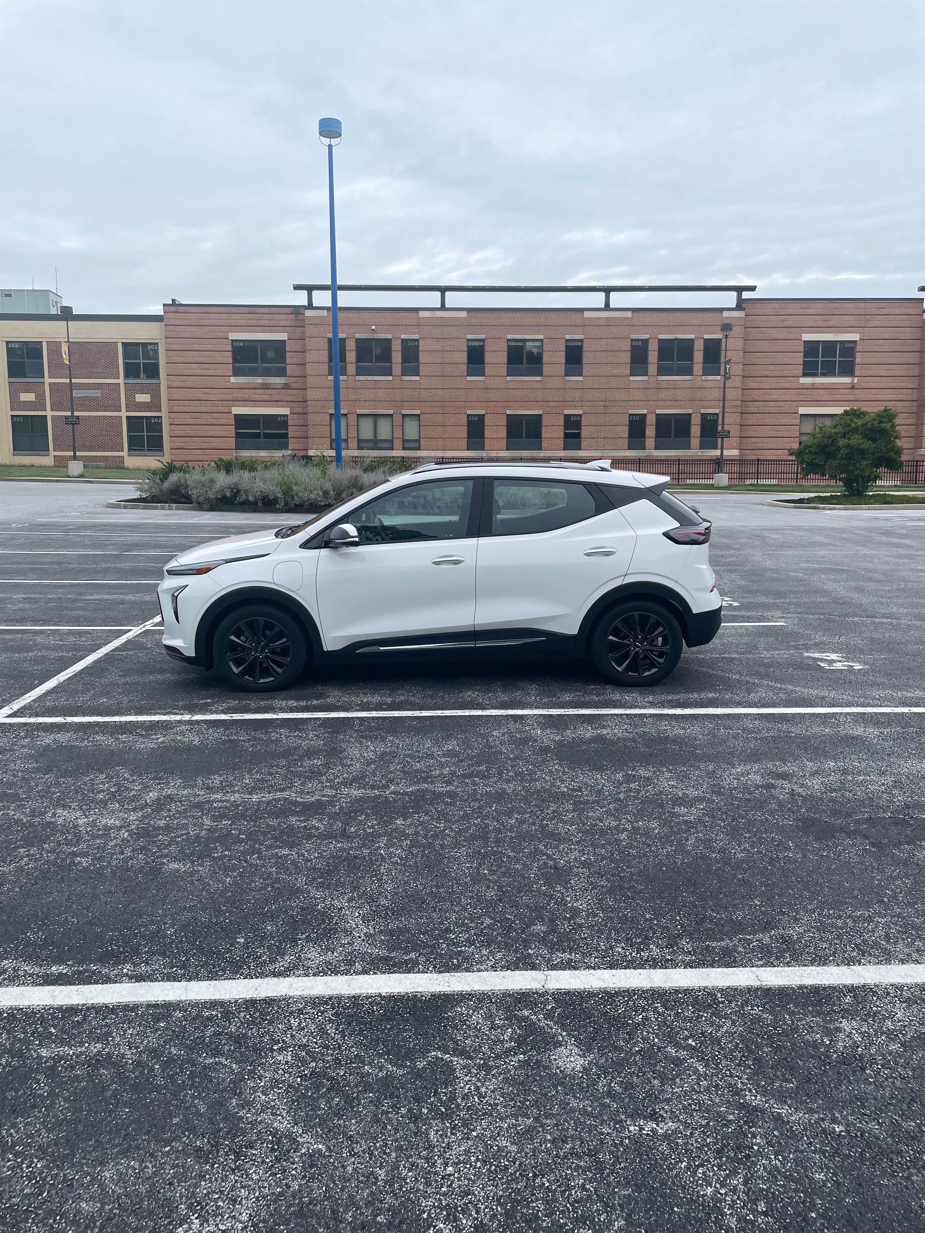 Used 2022 Chevrolet Bolt EUV Premier w/ Launch Edition FWD image 15