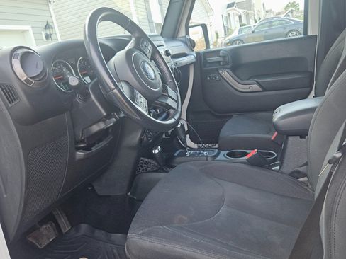 Used 2018 Jeep Wrangler Unlimited Sport S AWD/4WD image 8