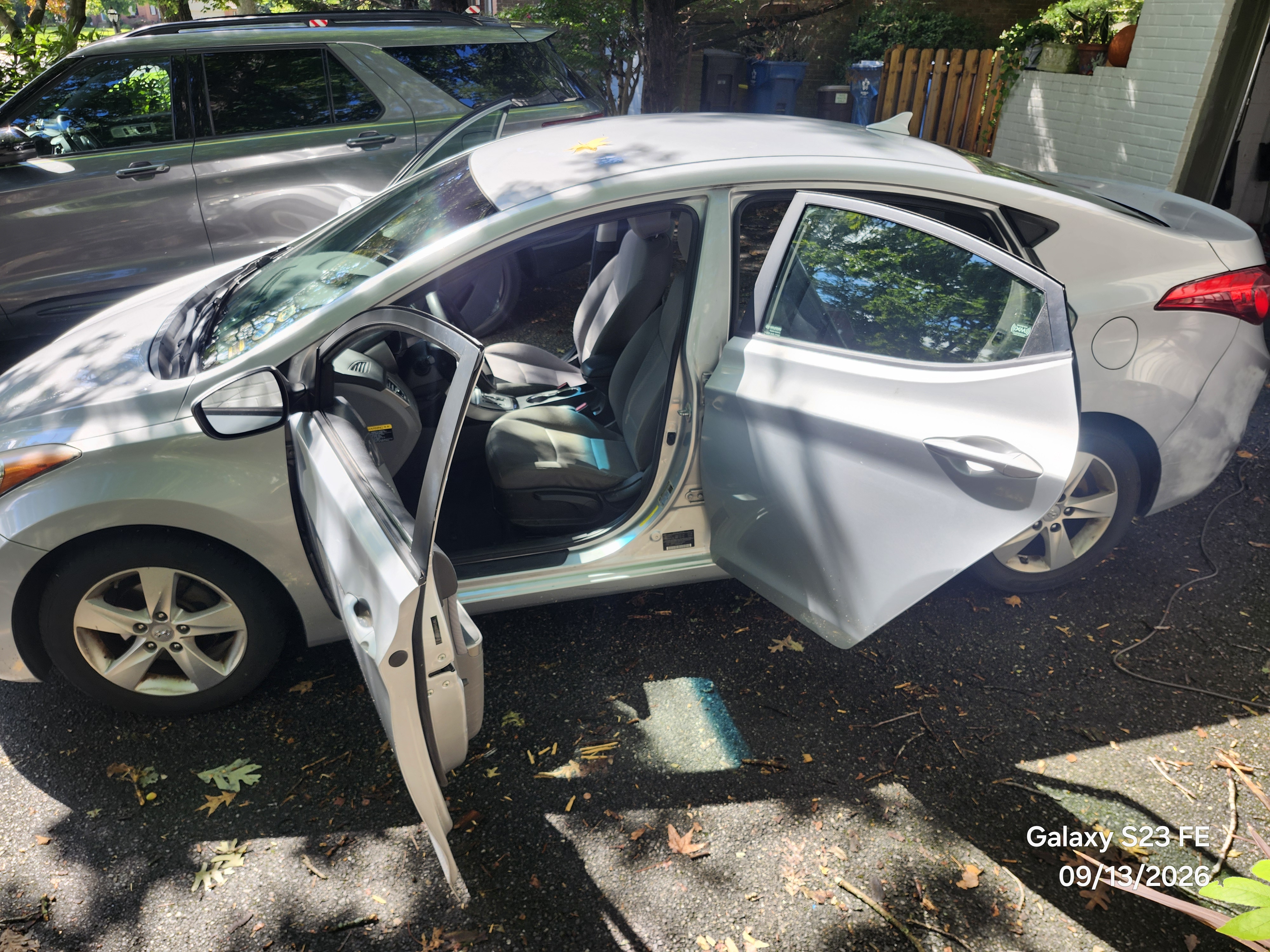Used 2012 Hyundai Elantra GLS w/ Preferred Pkg 3 FWD image 11