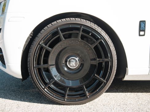 Used 2022 Rolls-Royce Cullinan w/ Technology Package image 8