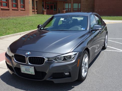 Used 2018 BMW 330i Sedan w/ M Sport Package RWD image 2