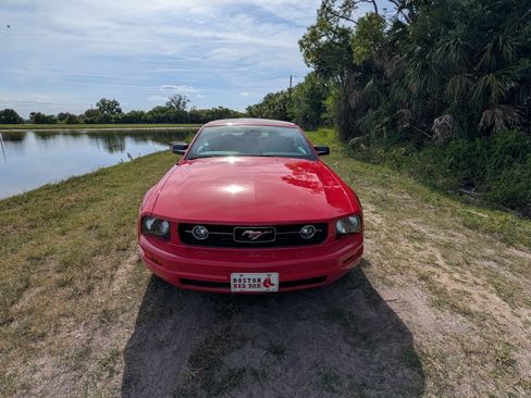 Used 2006 Ford Mustang Premium RWD image 4