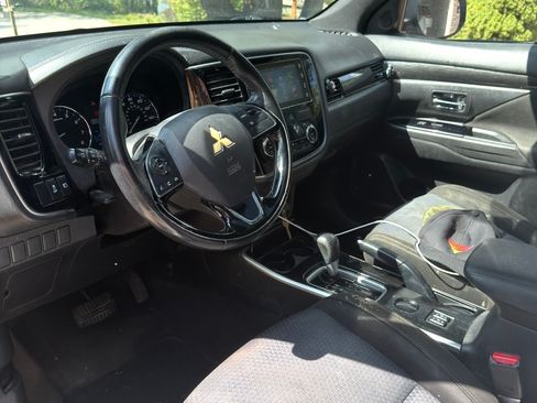 Used 2018 Mitsubishi Outlander LE FWD image 9