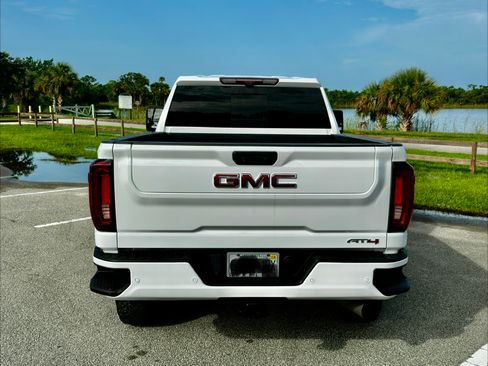 Used 2023 GMC Sierra 2500 AT4 w/ AT4 Preferred Package AWD/4WD image 8