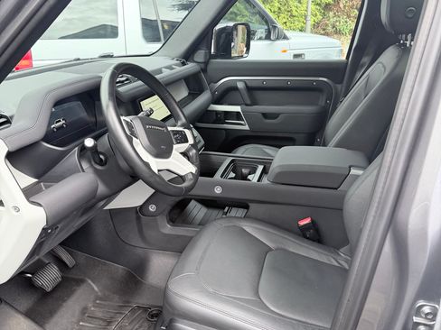 Used 2023 Land Rover Defender 110 S image 4