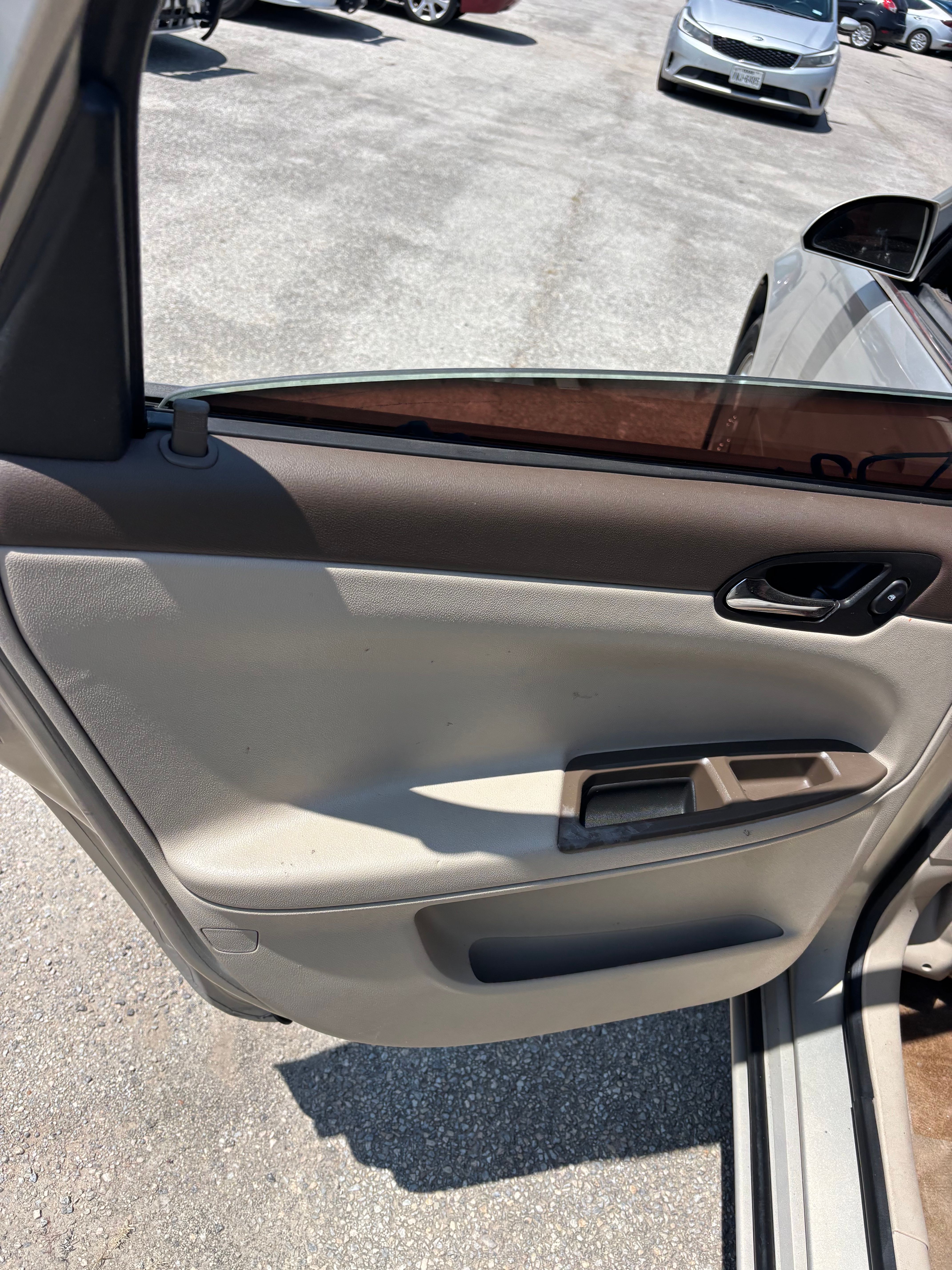Used 2008 Chevrolet Impala LT FWD image 6