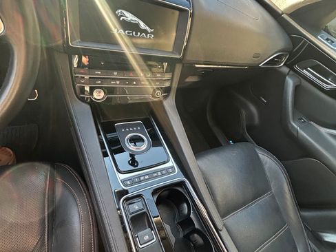 Used 2019 Jaguar F-PACE Prestige AWD/4WD image 13