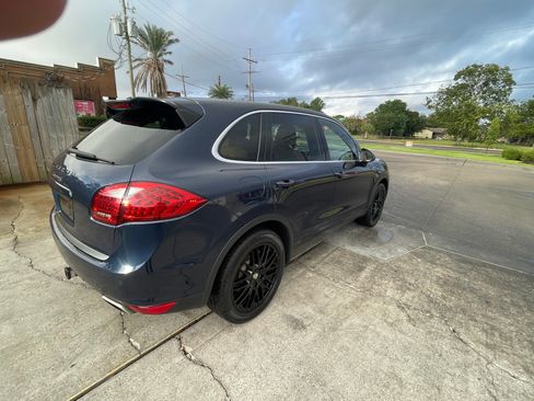 Used 2011 Porsche Cayenne S image 2