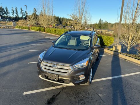 Used 2018 Ford Escape SE image 5