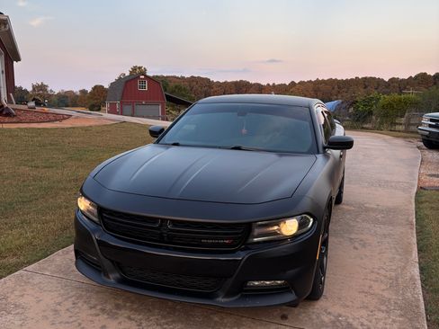 Used 2015 Dodge Charger R/T image 5