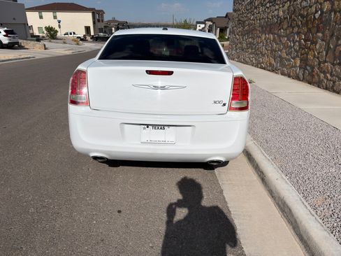 Used 2013 Chrysler 300 S RWD image 4