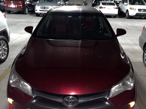 Used 2017 Toyota Camry LE image 1