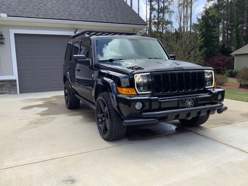 Used 2008 Jeep Commander Sport image 2