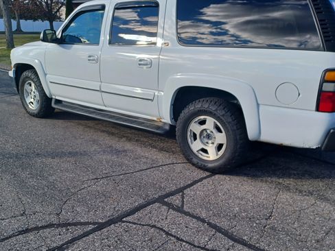Used 2004 Chevrolet Suburban LT w/ Preferred Equipment Group image 2