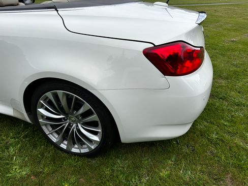 Used 2011 INFINITI G37 Convertible w/ Premium Pkg RWD image 20