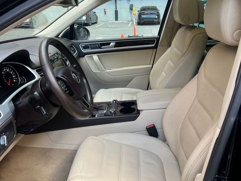 Used 2013 Volkswagen Touareg Executive image 8