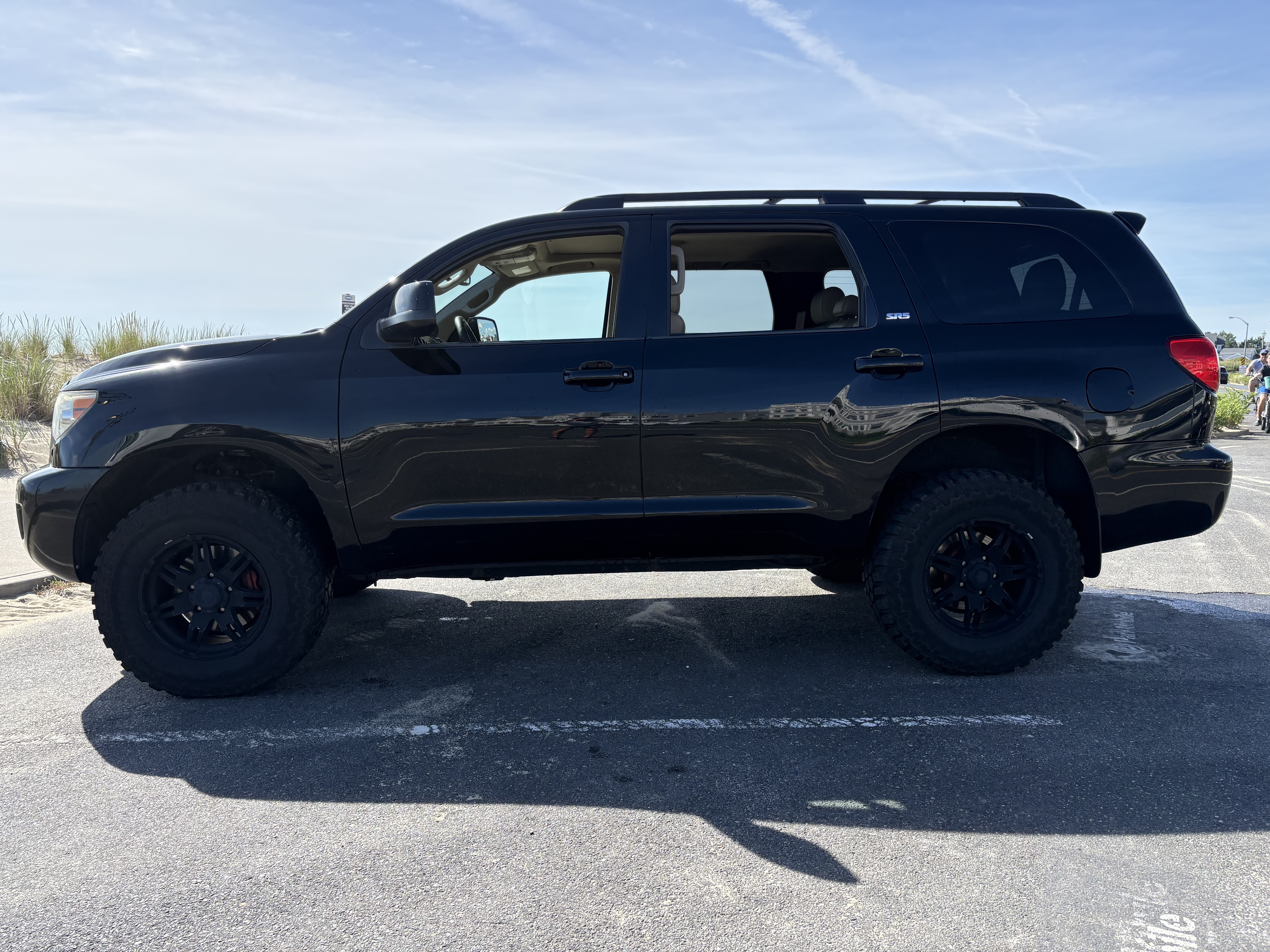 Used 2015 Toyota Sequoia SR5 w/ Premium Package AWD/4WD image 1